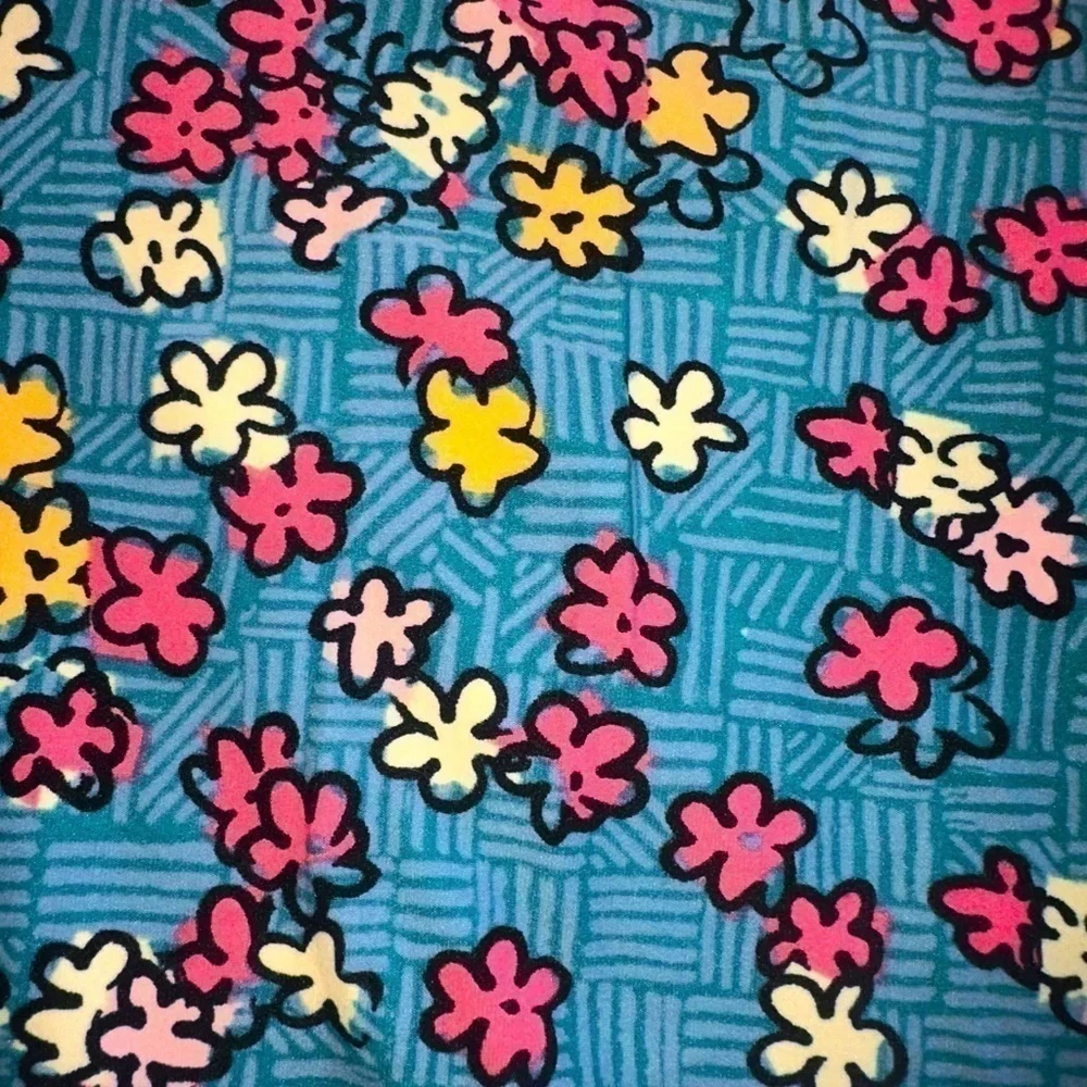 Lularoe TC blue ditsy floral legging. Perfect Summer floral! NWOT - Picture 3 of 6